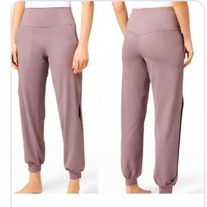 Lululemon jogger with cut out. Size 4. Worn once.